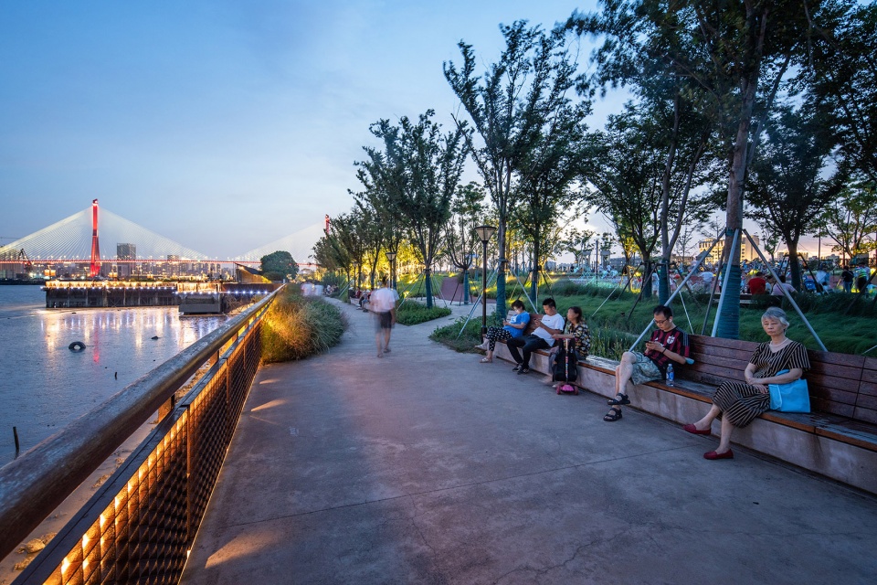yangpu riverside public space shanghai no 12 cotton mill by da landscape