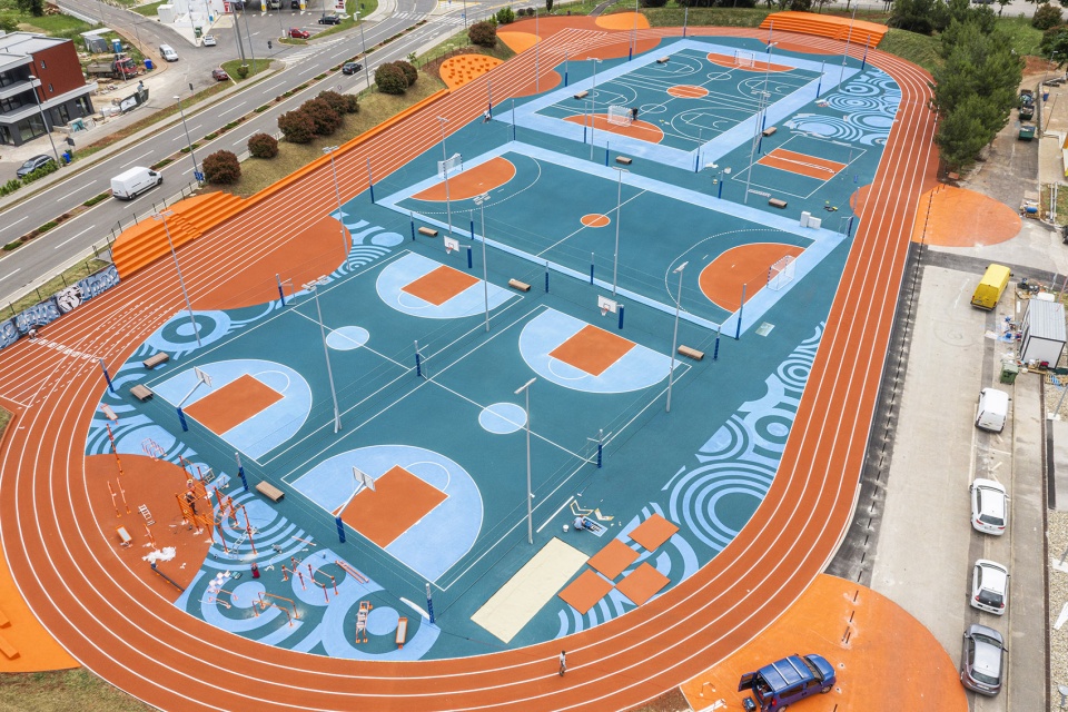 Sports field of Elementary School Marija i Lina by Studio MAU d o o