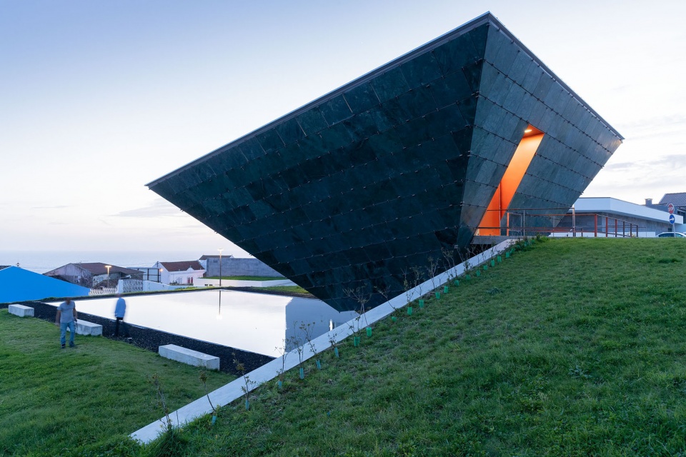 chapel of eternal light by bernardo rodrigues architects 1