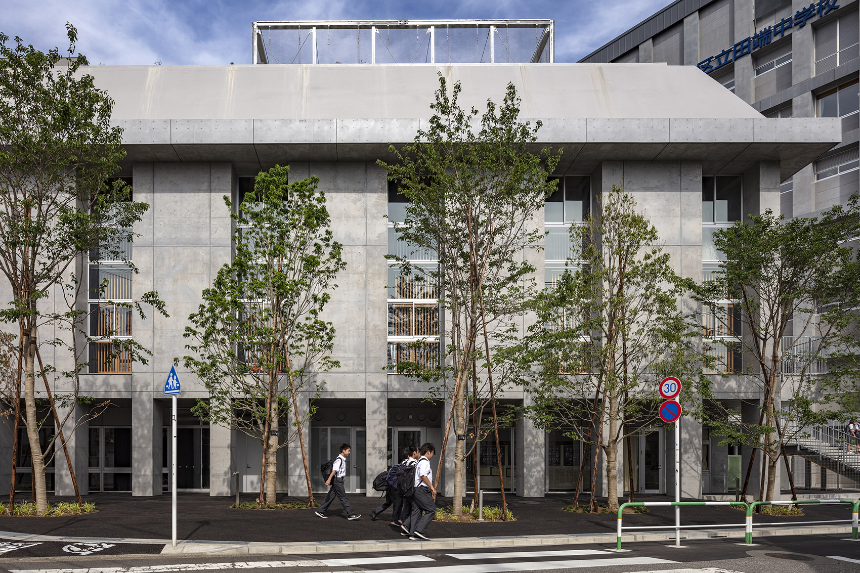Tabata Junior High School by Coelacanth K H Architects Inc