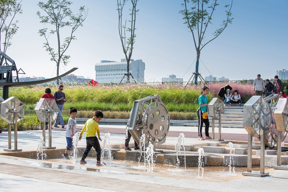 yangpu riverside public space shanghai no 12 cotton mill by da landscape