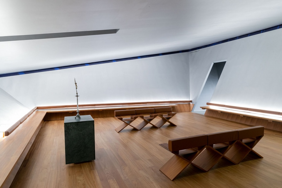 chapel of eternal light by bernardo rodrigues architects