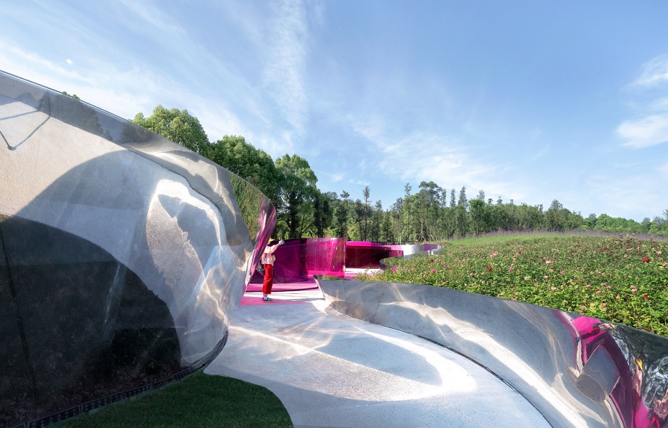 Spaceship Miracle an immersive outdoor game scene in Chongqing by WTD