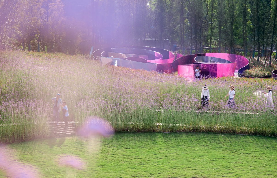 Spaceship Miracle an immersive outdoor game scene in Chongqing by WTD