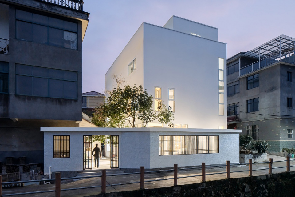 Tiny atrium house RayEmilio studio