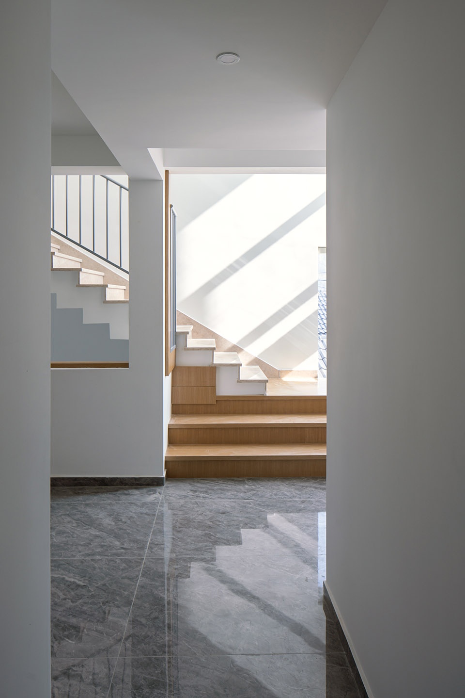 Tiny atrium house RayEmilio studio