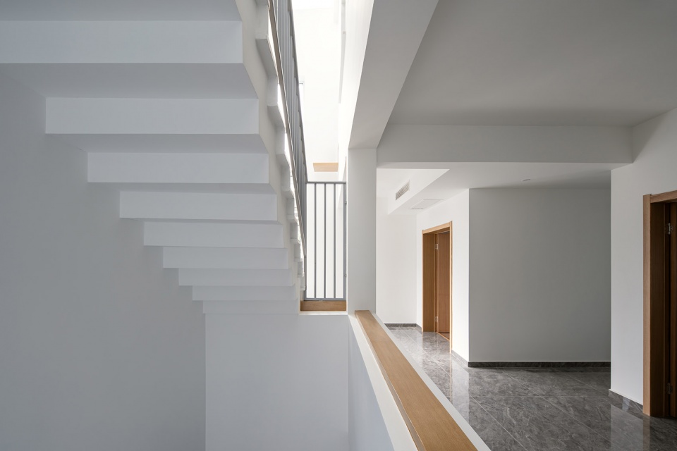 Tiny atrium house RayEmilio studio