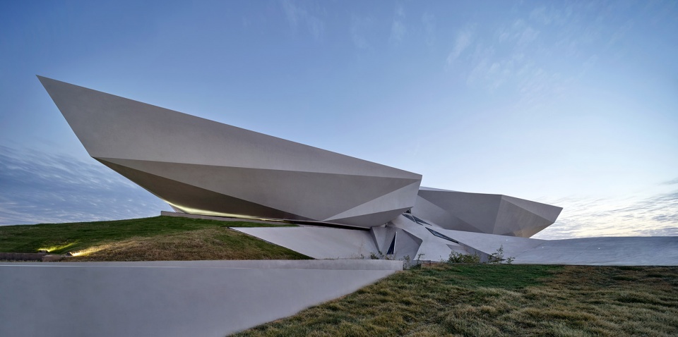 Shuikou Mountain Workers Movement Memorial Museum by Yang Ying Design Studio