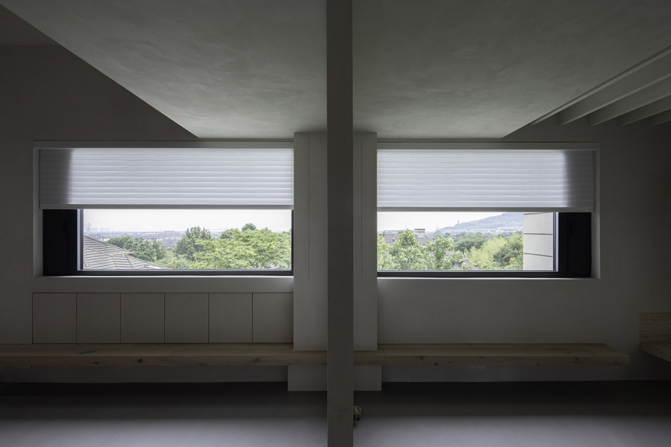 home like an art gallery china by water team design