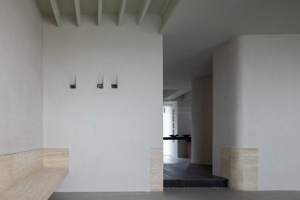 home like an art gallery china by water team design