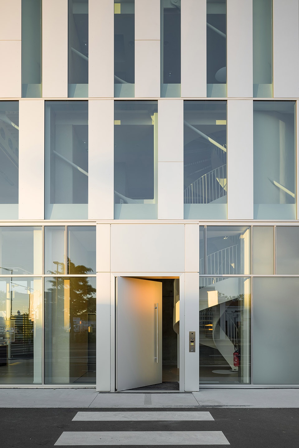 le domino head office co working shops by atelier ronan prineau