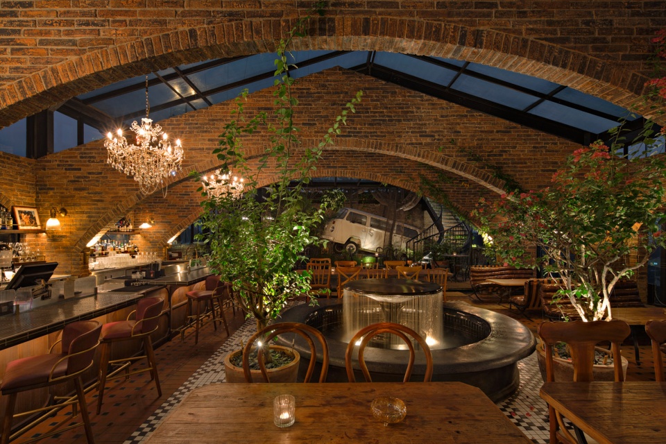 Aom Diningclub by Seniman Ruang