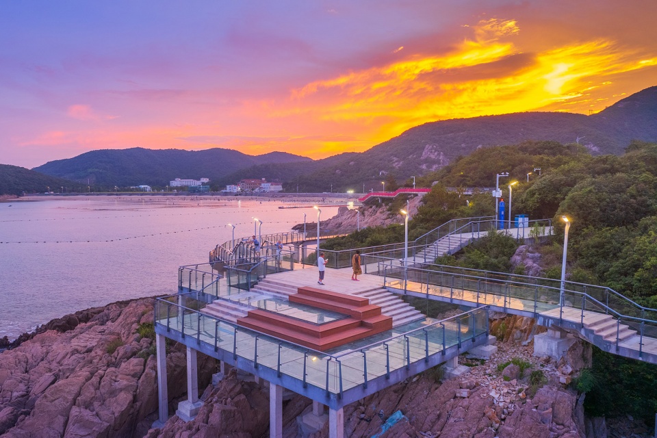 ningbo songlan mountain resort glass walkway by shanghai chidi studio