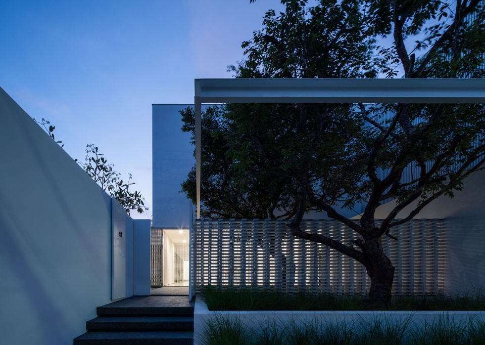 VEIL HOUSE by Ayutt and Associates design