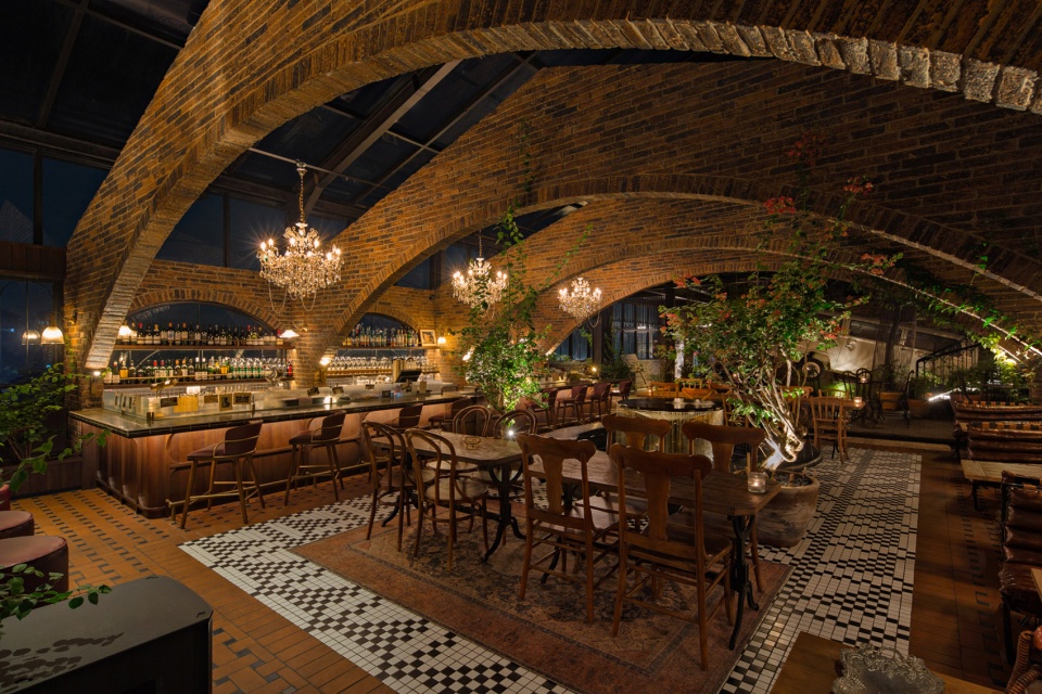 Aom Diningclub by Seniman Ruang