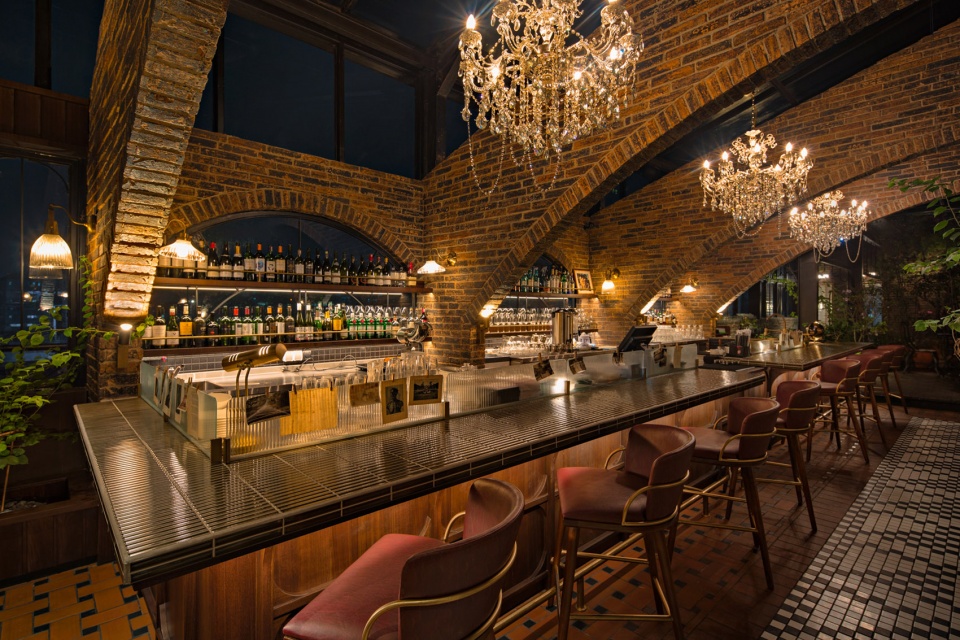 Aom Diningclub by Seniman Ruang