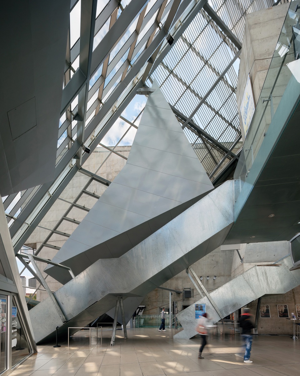 ufa cinema center by coop himmelblau