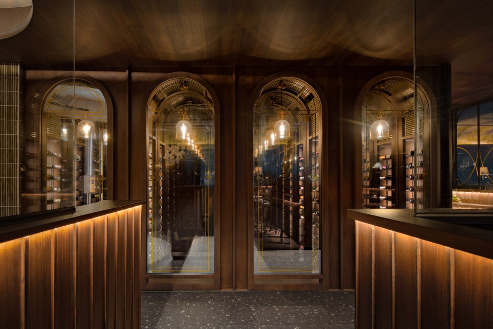 Aom Diningclub by Seniman Ruang