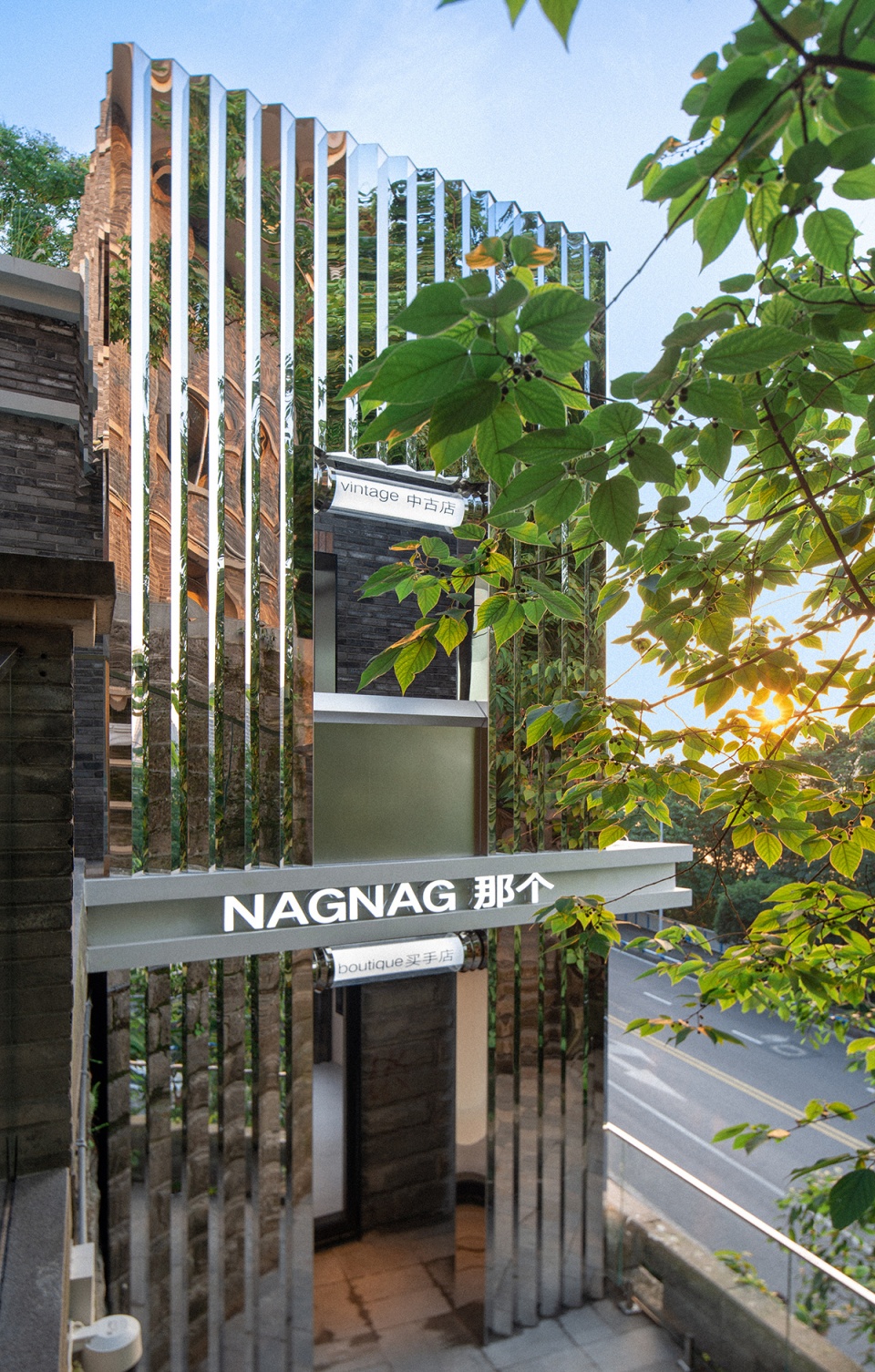 nagnag conceptual vintage store by sanyuan space design