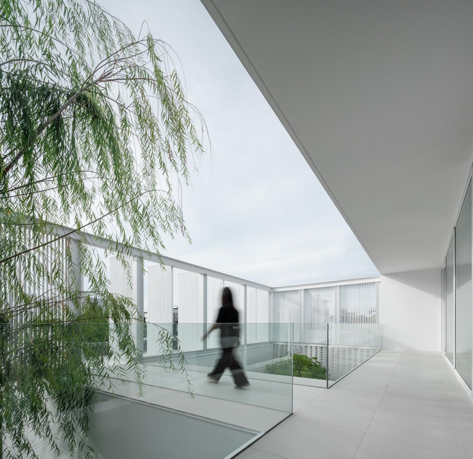 VEIL HOUSE by Ayutt and Associates design
