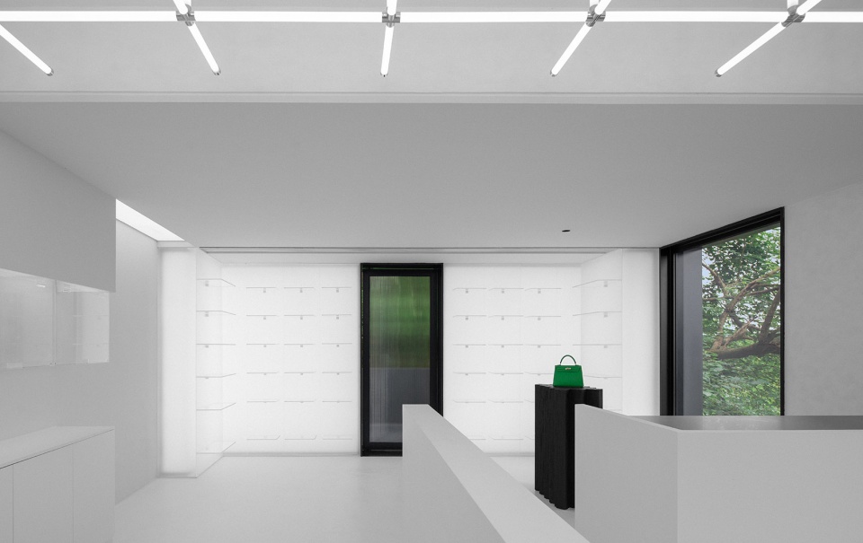 nagnag conceptual vintage store by sanyuan space design