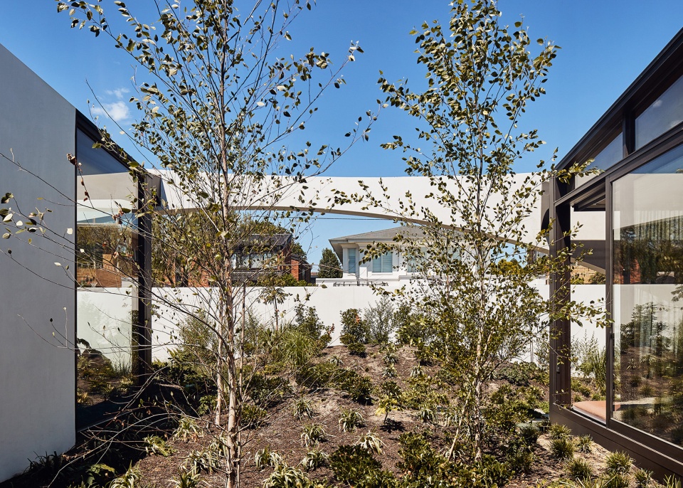 Arch House by Kister Architects