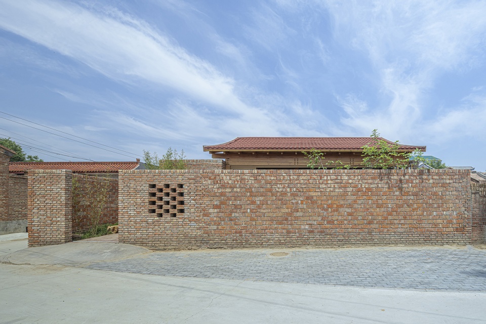 Mixed House China by ARCHSTUDIO