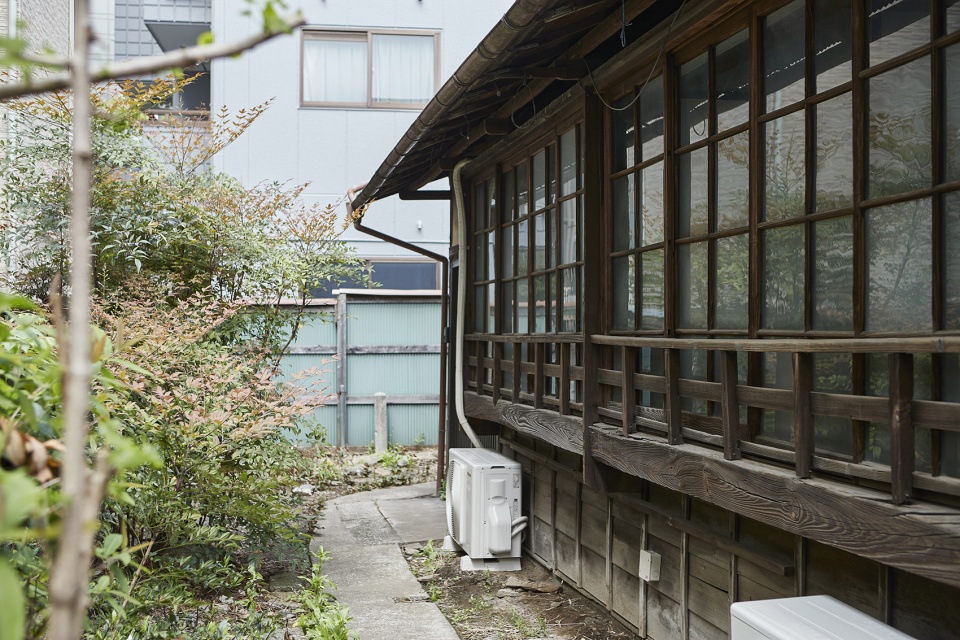 hakuraku house japan by roovice