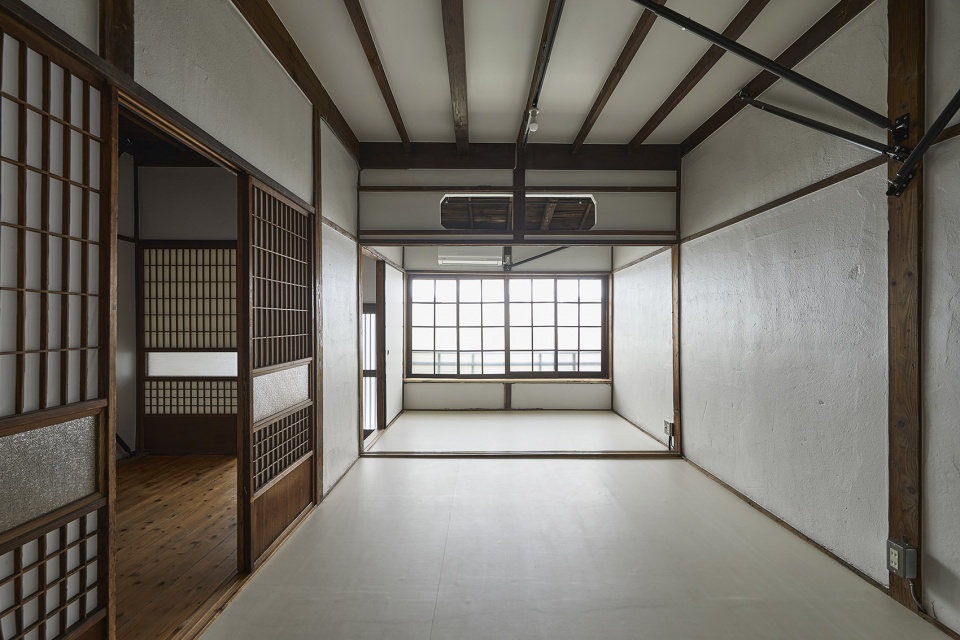 hakuraku house japan by roovice