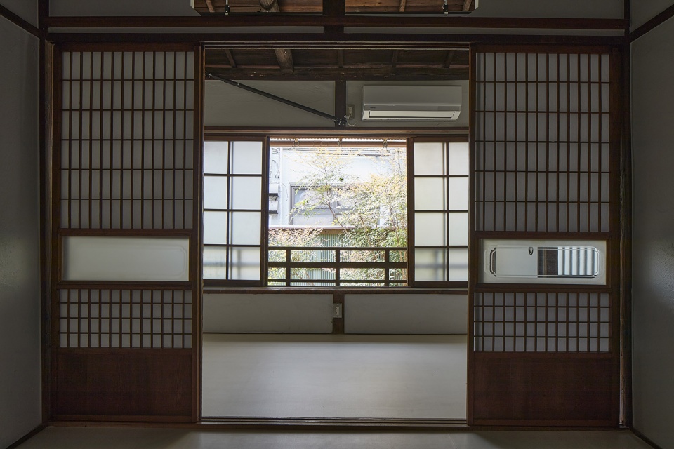 hakuraku house japan by roovice