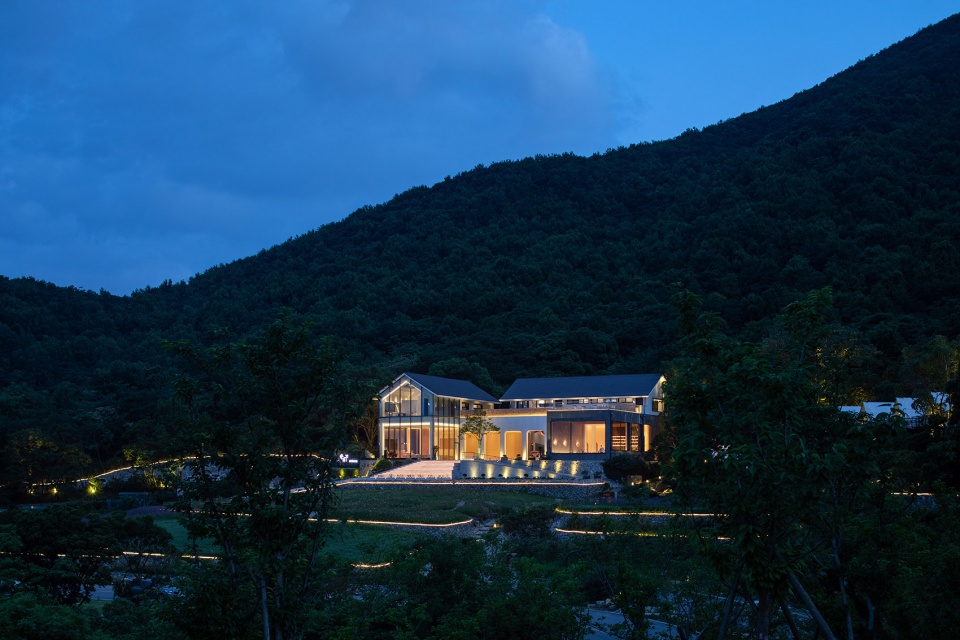 Zhenlong Blackstone Resort Z Design Studio