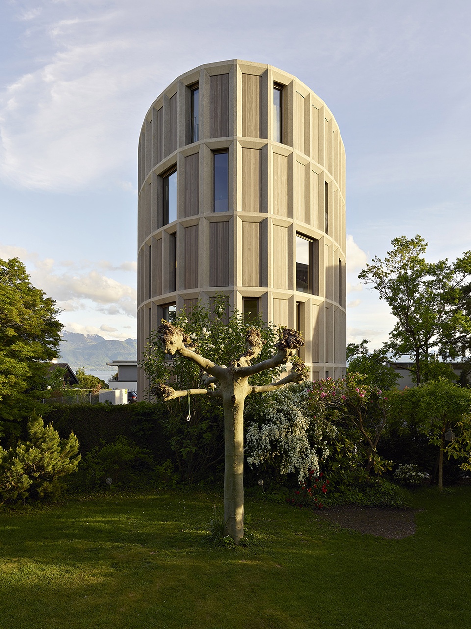 Urban House in Pully by LOCALARCHITECTURE