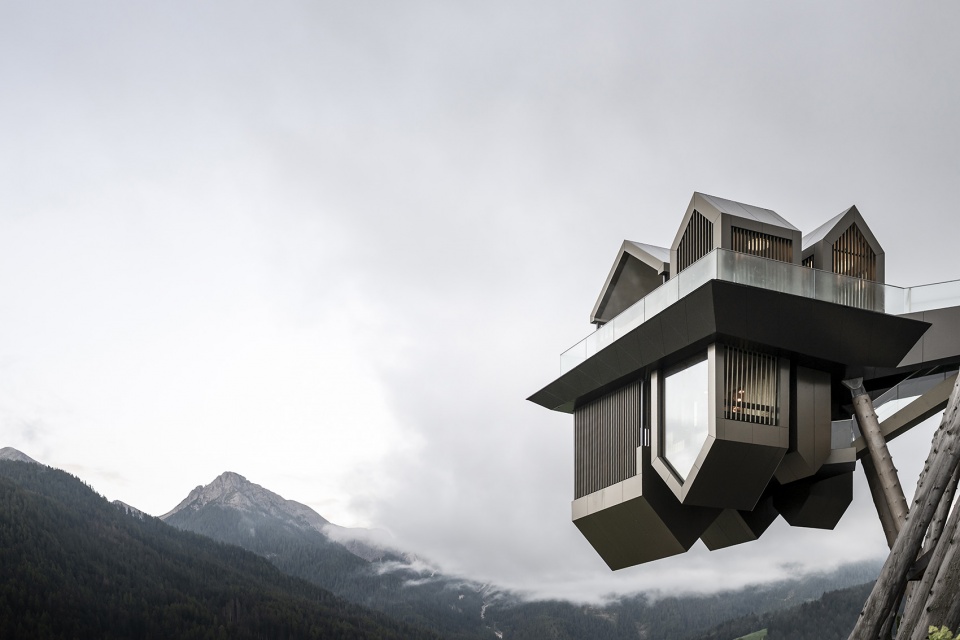 Hub of Huts by noa