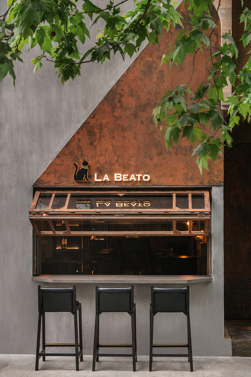 La Beato by Light for