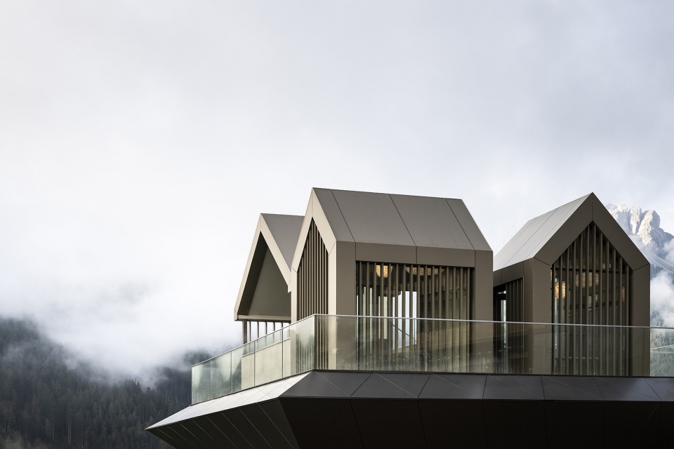 Hub of Huts by noa
