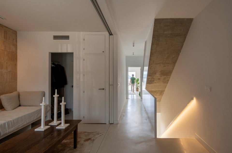 JULIA CALUM HOUSE DTR Studio