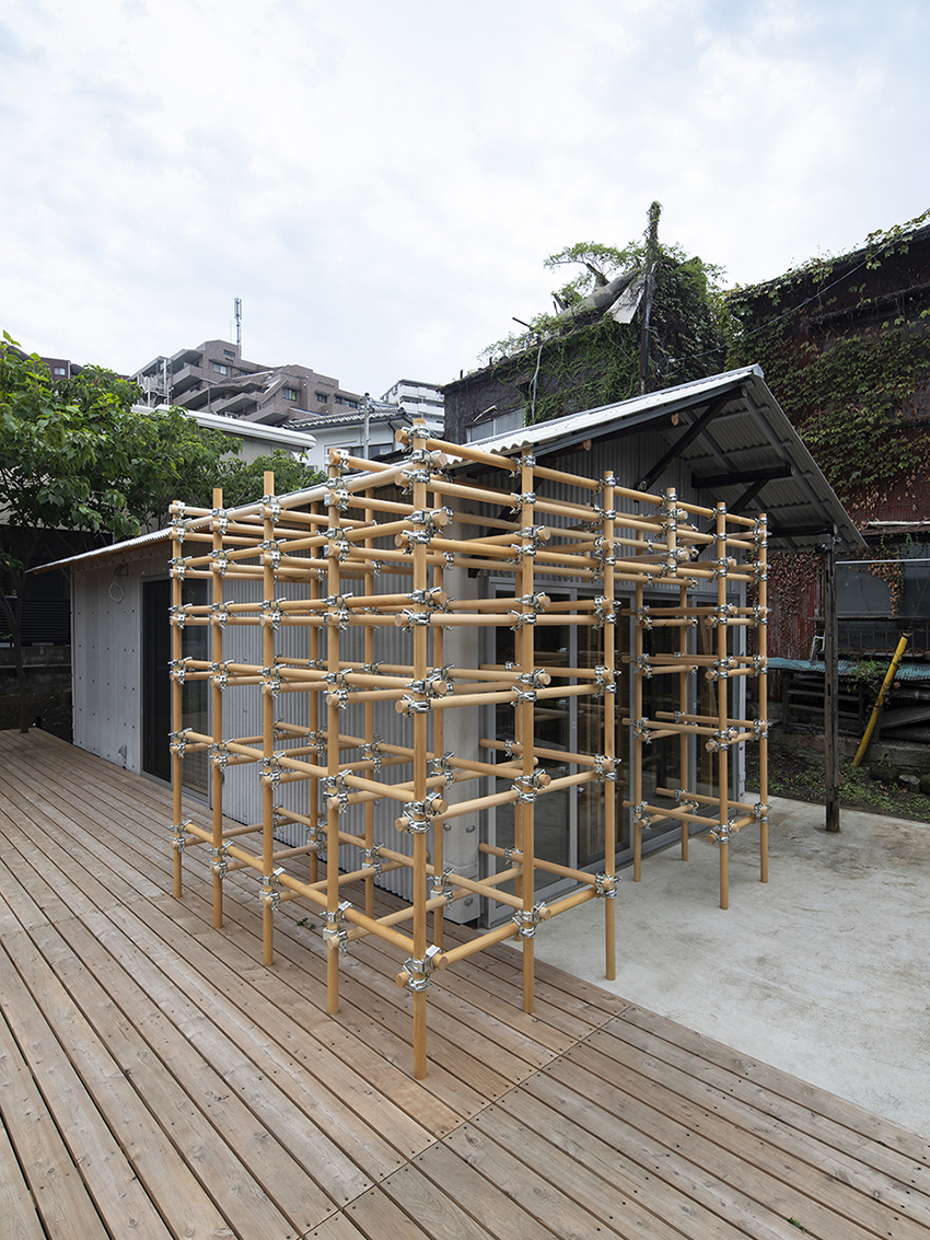 Single storey house in Bandobashi by Roovice Araki Sasaki architects