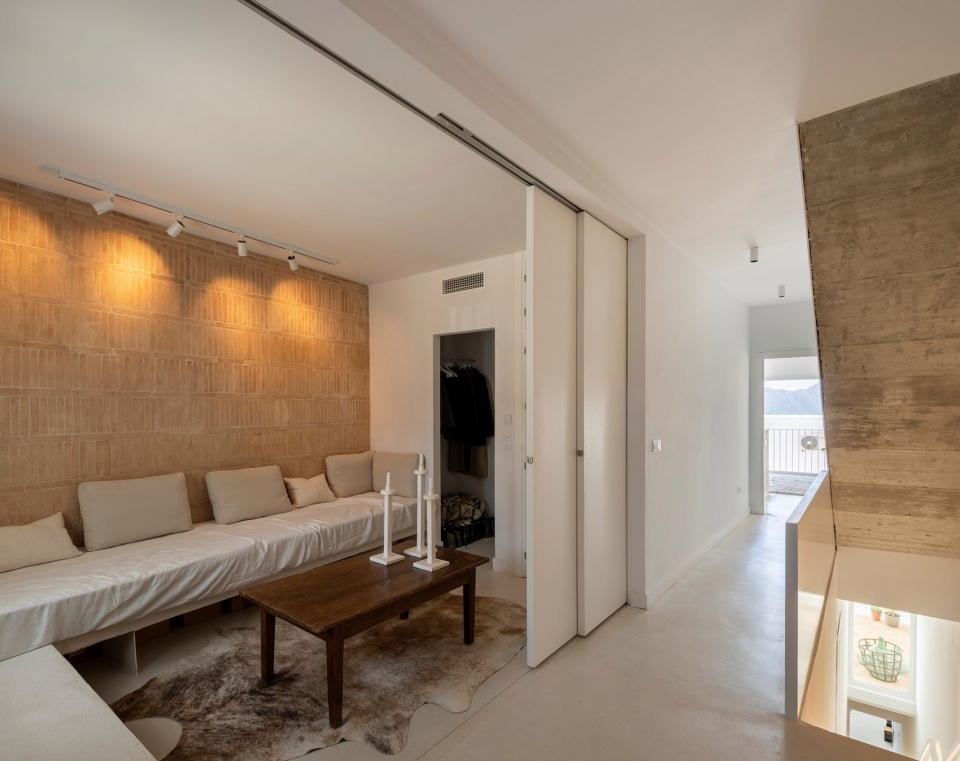 JULIA CALUM HOUSE DTR Studio