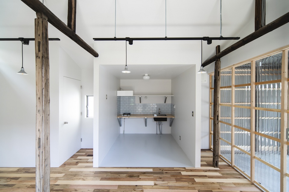 Single storey house in Bandobashi by Roovice Araki Sasaki architects
