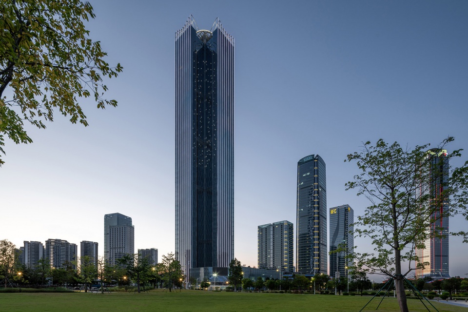 Zhuhai Hengqin Fang Da Cheng Tower by AUBE