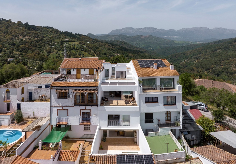 JULIA CALUM HOUSE DTR Studio