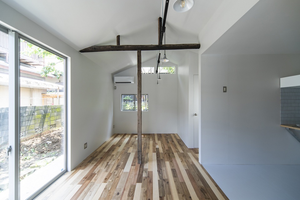 Single storey house in Bandobashi by Roovice Araki Sasaki architects