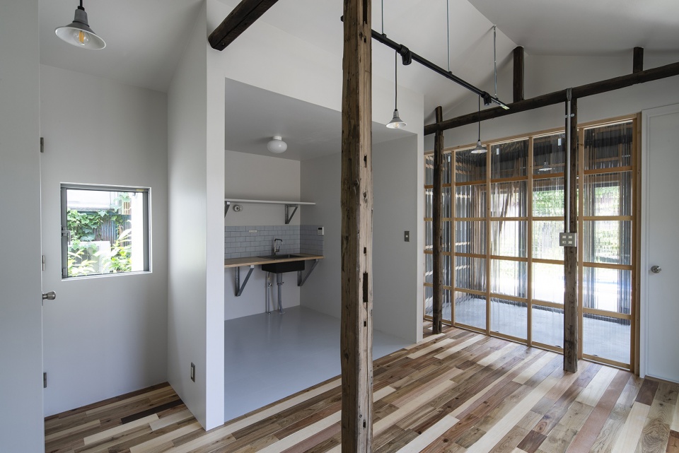 Single storey house in Bandobashi by Roovice Araki Sasaki architects