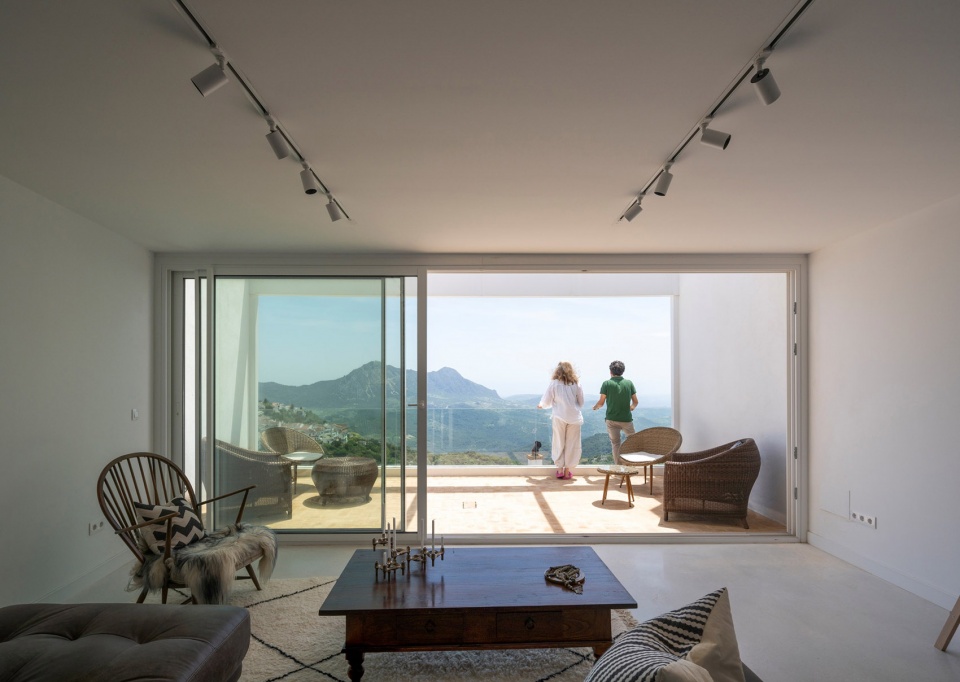 JULIA CALUM HOUSE DTR Studio 5el