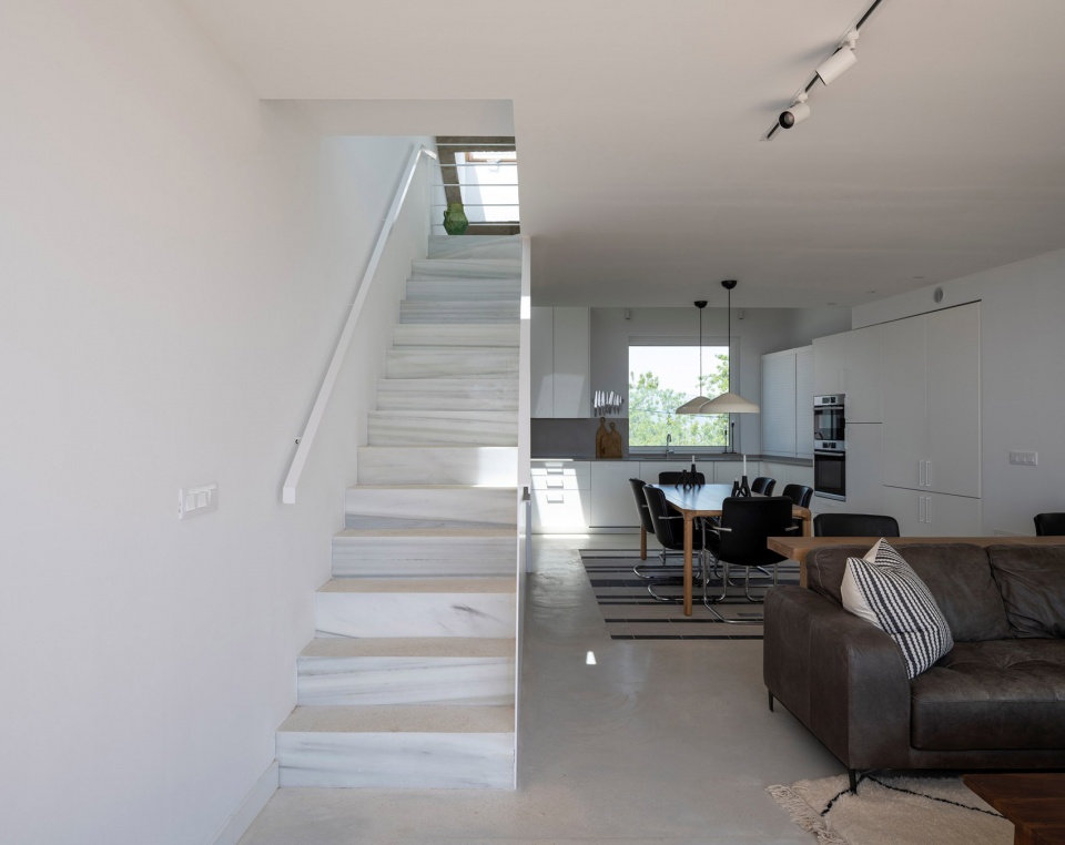JULIA CALUM HOUSE DTR Studio