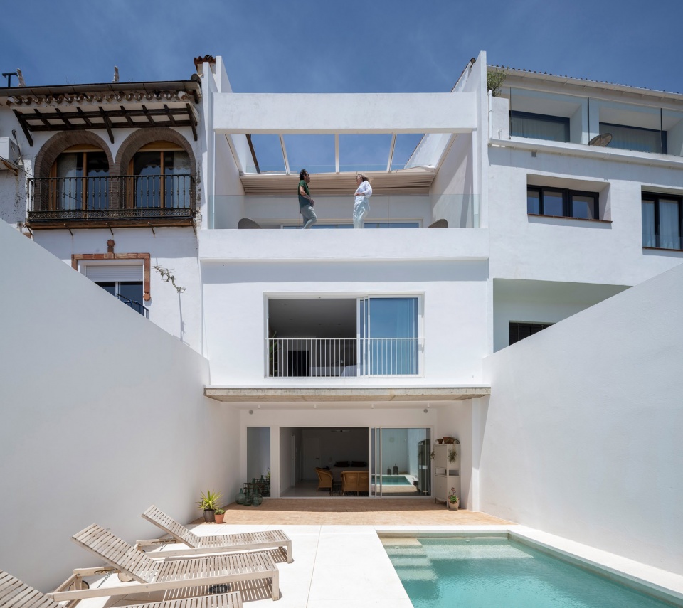 JULIA CALUM HOUSE DTR Studio