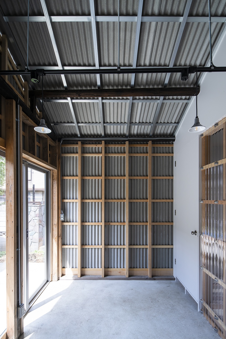Single storey house in Bandobashi by Roovice Araki Sasaki architects
