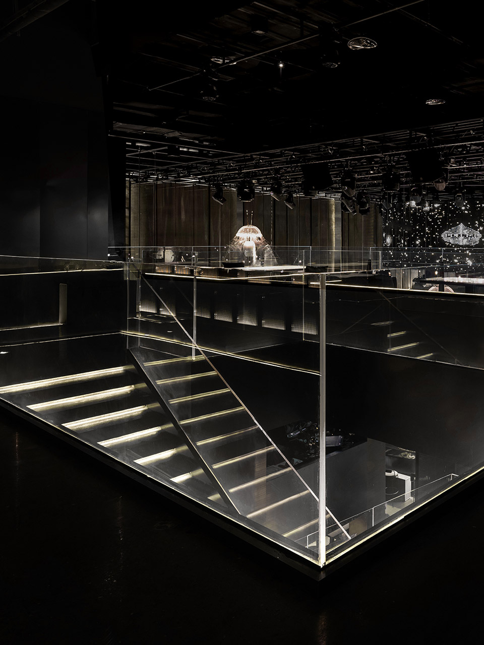 PULLME Dining and Bar Balance Design