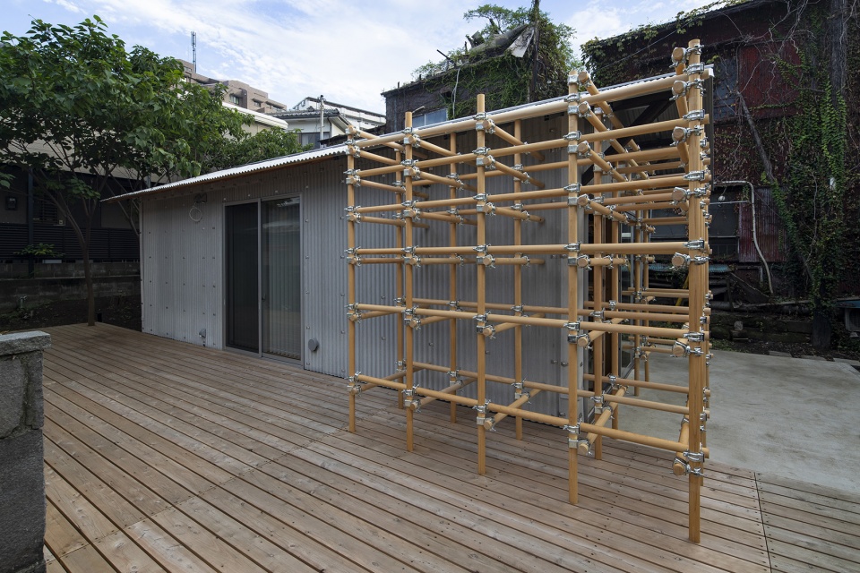 Single storey house in Bandobashi by Roovice Araki Sasaki architects