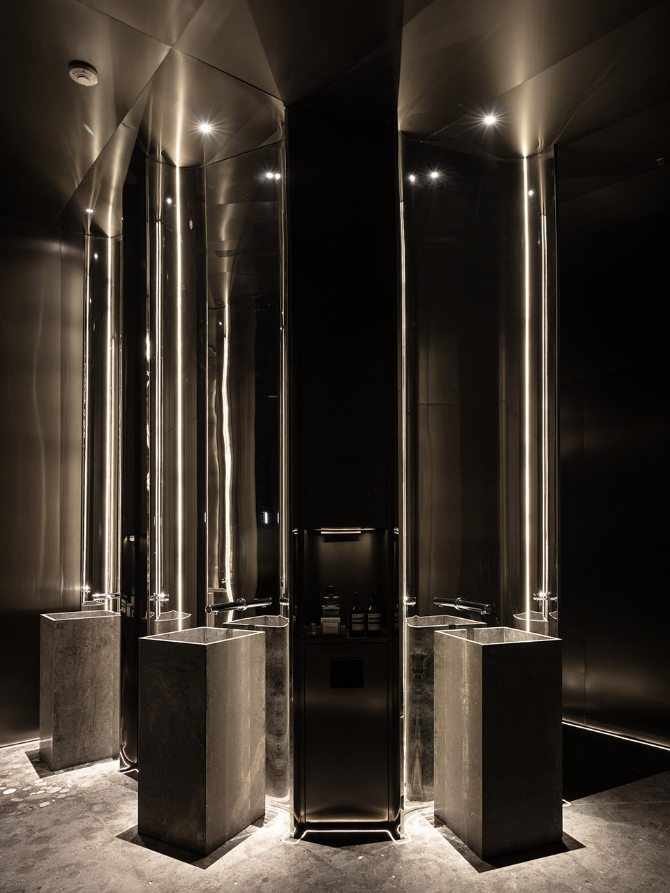 PULLME Dining and Bar Balance Design